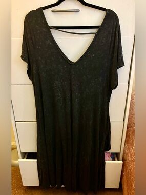 torrid Black and gray V-neck super soft knits dress size 3